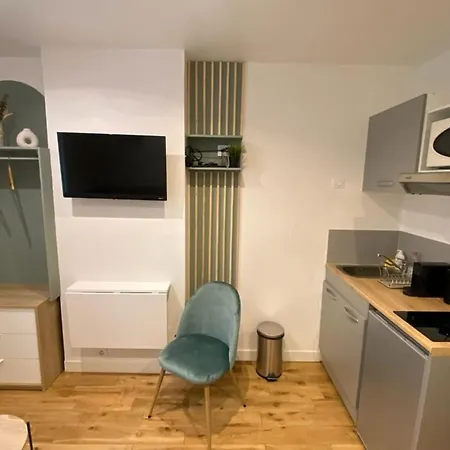 Fully Equipped Perrache Confluence District Practical & Centra Apartment